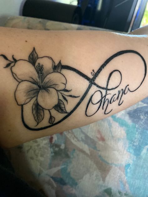 Ohana Arm Tattoo Ideas, Ohana Infinity Tattoo Ideas, Ohana Infinity Tattoo, Ohana Tattoo Ideas For Women, Ohana Tattoo With Flower, Ohana Tattoo Ideas Families, Hibiscus Tattoo Ideas, Ohana Tattoos, Ohana Tattoo Ideas