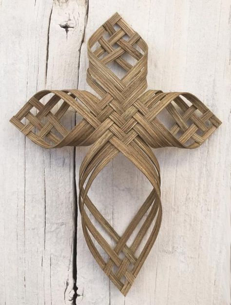 Palm Sunday Cross, Woven Cross, Flax Weaving, Gifts Baskets, Basket Weaving Patterns, Willow Weaving, Holiday Gift Baskets, Paper Weaving, Palm Sunday