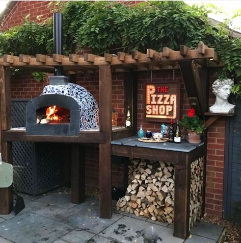 Fire Pit With Pizza Oven, Outside House Decor, Brick Pizza Oven Outdoor, Backyard Pizza Oven, Rustic Outdoor Kitchen, Outdoor Bbq Area, Patio Plans, Diy Garden Bed, Outdoor Restaurant Design