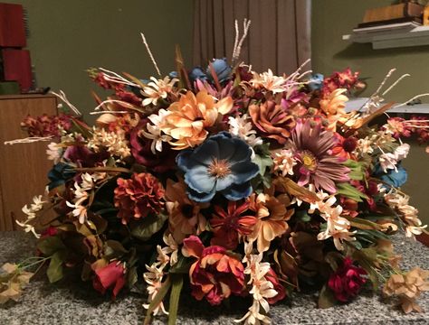 Fall Cemetery Saddles, Cemetery Flower Arrangements, Headstone Flowers, Headstones Decorations, Mailbox Swag, Tomb Stone, Cemetery Arrangements, Pretty Christmas Decorations, Cemetery Headstones