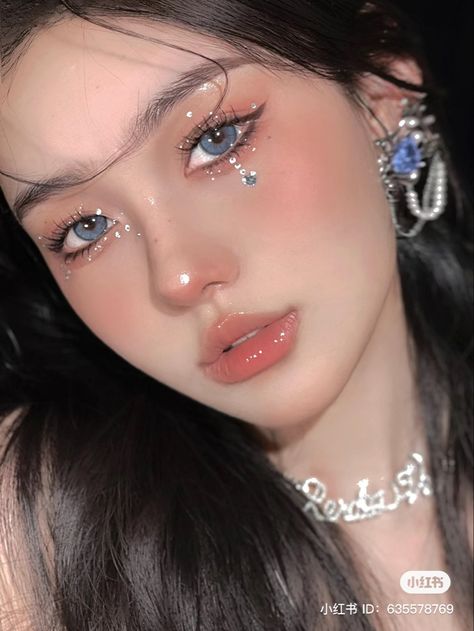 Twice Makeup Inspired, Face Gem Ideas, Douyin Beauty, Beauty Editorial Makeup, Festival Eye Makeup, Jewel Makeup, Gem Makeup, Concert Makeup, Ideal Makeup