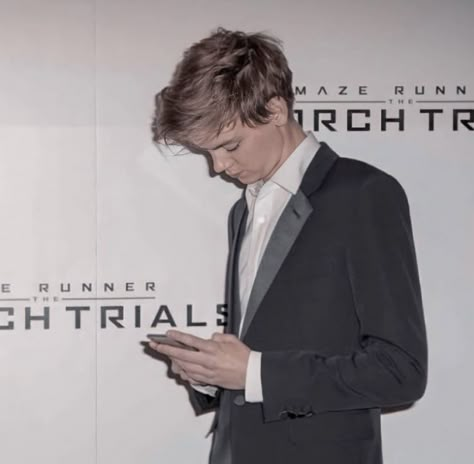 Newt The Maze Runner, Thomas Brodie Sangster Imagines, Maze Runner Newt, Maze Runner Trilogy, Maze Runner Cast, Maze Runner Movie, Newt Maze Runner, Thomas Sangster, Dylan Thomas