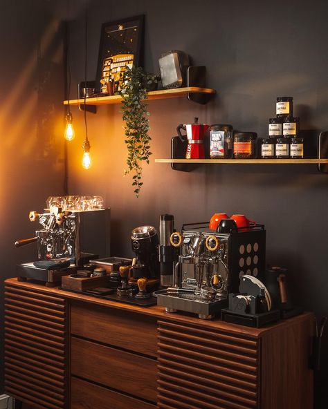 Kaffe Station, Coffee Area, Coffee Bar Station, Coffee Bar Ideas, Coffee Bar Design, Farmhouse Coffee Bar, Desain Pantry, Home Coffee Stations, Coffee Nook