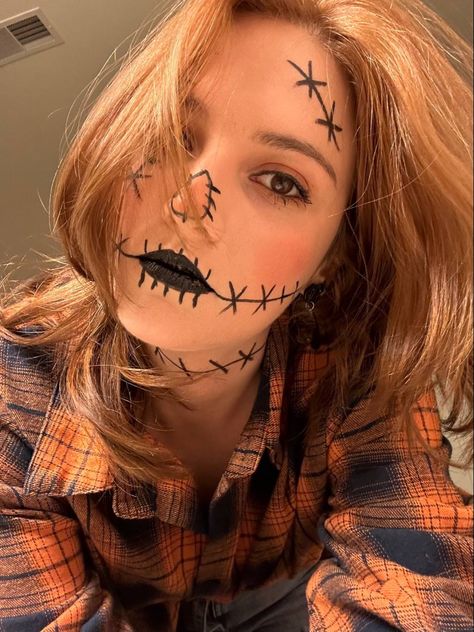 Jackolantern Makeup Easy, Scarecrow Halloween Makeup Looks, Scarecrow Inspired Makeup, Scary Scarecrow Costume Makeup, Scare Crow Make Up For Women Simple, Halloween Scarecrow Makeup, Scarecrow Halloween Makeup Cute, Scarecrow Women’s Makeup, Scarecrow Halloween Makeup