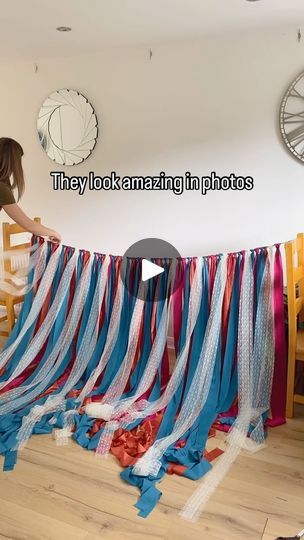 Easy Photo Booth Backdrop, Hanging Frame Photo Booth, Hanging Photo Booth Frame, Photobooth Ideas Diy, Photobooth Backdrop Diy, Big Frame For Photo Booth, Curtain Photo Backdrop, Selfie Backdrop, Colourful Backdrop