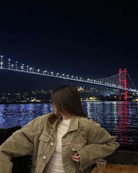 Istanbul Pictures, Pose Fotografi, Scenery Pictures, Stylish Photo Pose, Photography Poses For Men, Instagram Photo Inspiration, How To Pose, Cute Selfie Ideas, Insta Photo Ideas