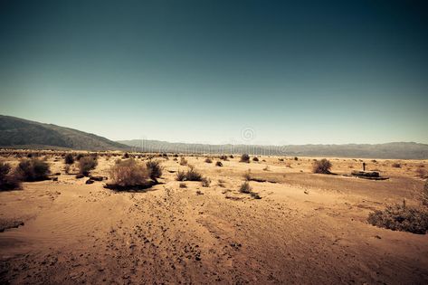 Barren land like Mars. Dry Barren Land Aesthetic, Barren Land, Earth Projects, Desert Land, Cover Art Design, Post Apocalypse, Creative Icon, Icons Design, Mulch