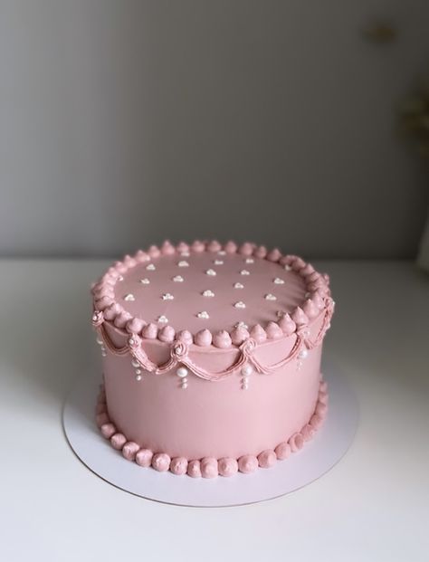 Pink Cake With Pearls, Simple Pink Birthday Cake, Pink Round Cake, Simple Pink Cake, Easy Princess Cake, Light Pink Cake, Pink Princess Cake, Small Round Cake, Gökkuşaği Pasta