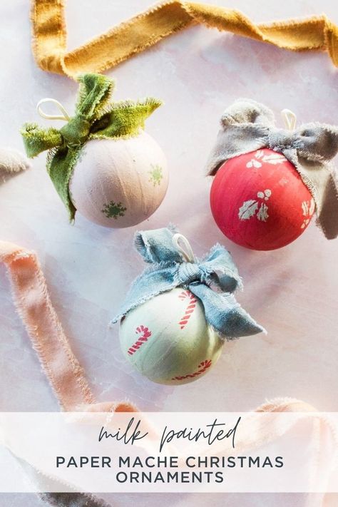 Christmas Ornament Balls, Diy Christmas Baubles, Diy Paper Mache, Diy Christmas Paper, Diy Christmas Ball, Paper Mache Christmas, Making Paper Mache, Paper Mache Crafts, Xmas Diy