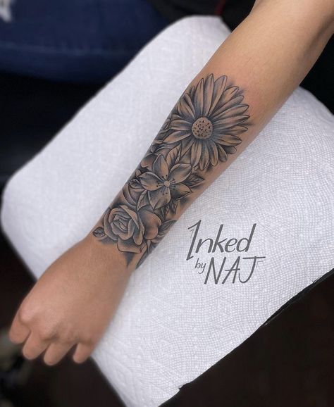 Front Arm Tattoo Woman, Girl Arm Tattoos, Cute Hand Tattoos, Pretty Hand Tattoos, Foot Tattoos For Women, Best Tattoos For Women, Tattoos For Black Skin, Red Ink Tattoos, Hand Tattoos For Women