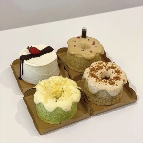 Mini Chiffon Cake, Kue Macaroon, Cake Mini, Pretty Dessert, Food Aesthetics, Mini Cake, Chiffon Cake, Cake Decorating Supplies, Bakery Recipes