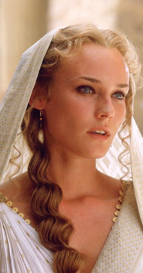 Troy (2004) photos, including production stills, premiere photos and other event photos, publicity photos, behind-the-scenes, and more. Diane Kruger Troy, Troy Movie, Greek Goddess Hairstyles, Stile Pin Up, Helen Of Troy, Eric Bana, Daughter Of Zeus, Black Dagger Brotherhood, Goddess Hairstyles