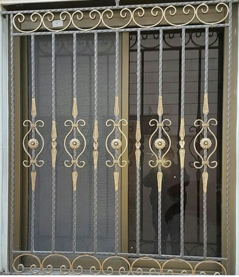 Pin by Khánh Hoàng Quốc on garde de corp | Iron gate design, Iron door design, Grill door design Iron Door Design Modern, Modern Iron Gate Designs, Grill Window, Metal Gates Design, Grill Design Modern, Modern Window Grill, Home Window Grill Design, Grill Designs, Decorative Metal Screen