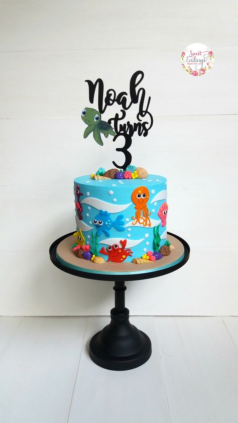 2D fondant Under The Sea theme, perfect for boys and girls! Under Water Cake Sea Theme, Under The Sea Birthday Cake Boy, Underwater Cake Ideas, Under The Sea Cake Boy, 4th Birthday Cake Boy, Under The Sea Cake Ideas, Sea Animals Cake, Under The Sea Cakes, Under The Sea Theme Cake