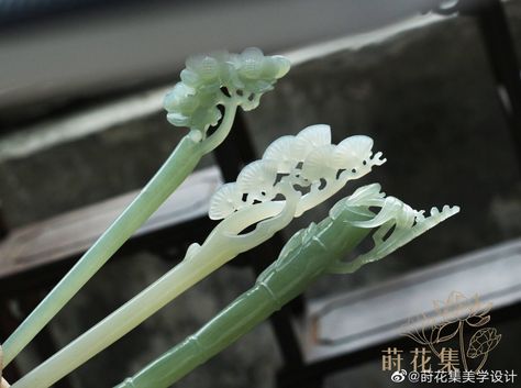 Chinese Dress Modern, Ethereal Jewelry, Chinese Hairpin, Crystal Pen, Chinese Aesthetic, Chinese Hairstyle, Hair Decorations, Jade Carving, Fantasy Jewelry