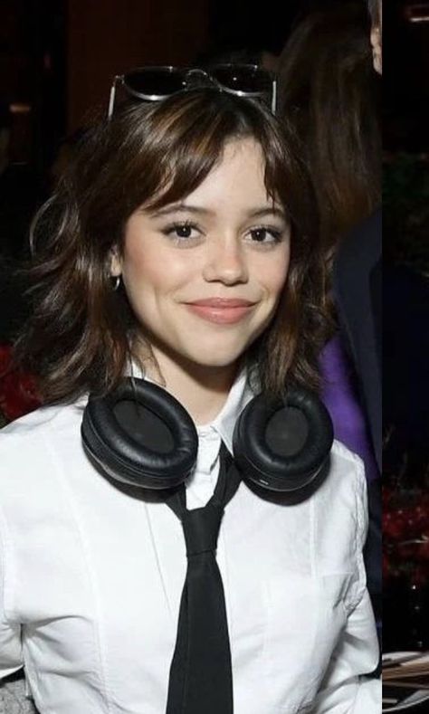 Jenna Ortega, Black Tie, Short Hair, Headphones, Hair, Black