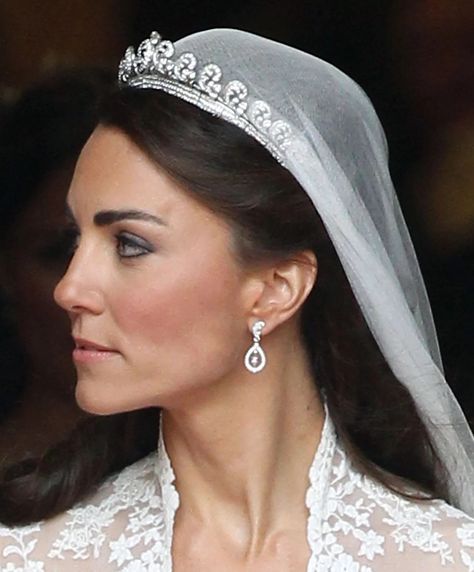 Kate Middleton's Wedding Dress | POPSUGAR Fashion Alexander Mcqueen Wedding Dresses, William Kate Wedding, Dutchess Kate, Kate Middleton Wedding Dress, Düşes Kate, William E Kate, Middleton Wedding, Kate Middleton Wedding, Queen Kate