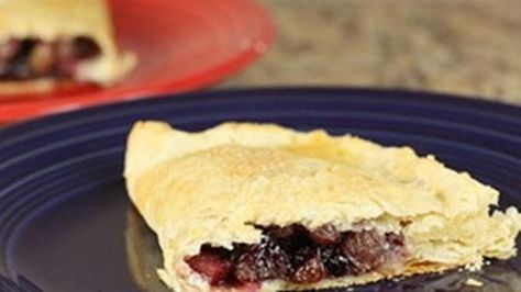 If you aren't familiar with mincemeat, it's a traditional English pie that's usually served over the holidays. English Pie, Mincemeat Pie, Golden Raisins, Hand Pies, Variety Of Fruits, Traditional English, Egg Wash, Pie Filling, Pie Recipes