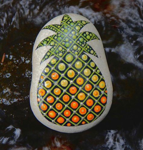 Pineapple Painted Rocks, Pineapple Rock Painting, Dot Rocks, Rock Drawing, Pineapple Painting, Paint Stone, Rock Projects, Painting Mandala, Turtle Crafts