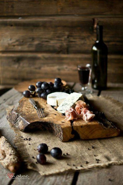 Food Platters Dinner, Beautiful Boards, Wine Pairings, Nasi Lemak, Food Photography Inspiration, Wine Cheese, Bottle Of Wine, Cheese Platters, Food Platters