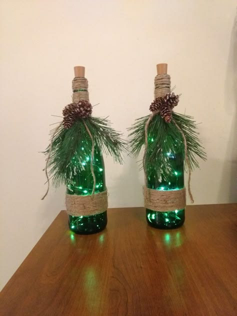 Green Bottle Decorating Ideas, Green Wine Bottle Crafts, Diy Christmas Wine Bottles, Green Wine Bottle Crafts Diy, Green Bottle Art, Christmas Wine Bottle Crafts Diy, Bottle Crafts Christmas, Christmas Bottles, Wine Bottle Crafts Christmas