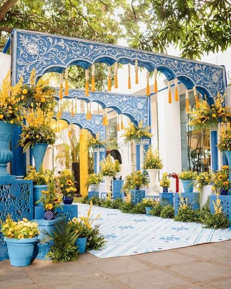 Haldi Decoration Ideas, Haldi Ceremony Decorations, Wedding Gate, Mehendi Decor Ideas, Haldi Decor, Event Entrance, Italian Theme, Moroccan Theme, Wedding Background Decoration