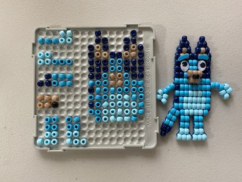 Bead Pets Pattern Easy, Pony Bead Animals Patterns, Pony Bead Patterns Easy, Perler Bead Crafts, Bead Pets, Keychains Ideas, Bead Buddies, Beaded Animals Tutorial, Pony Bead Animals