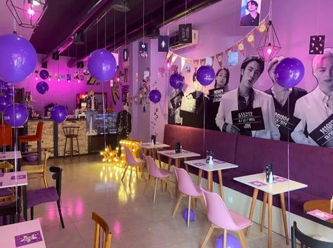 💜 Kpop Cafe Event Decor, K Pop Birthday Party Ideas, Kpop Cafe Event, Cup Sleeve Event, Kpop Cafe, Bts Cafe, Korean Cafe, Cute Store, Packaging Ideas Business