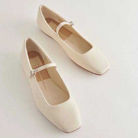 I Tried Out Dolce Vita's Cute Wide Width Shoe Selection | Who What Wear Ivory Flats, Mode Kimono, Looks Street Style, Ballet Flat Shoes, Leather Flats, White Shoes, Active Wear For Women, Socks Women, Wedding Shoes