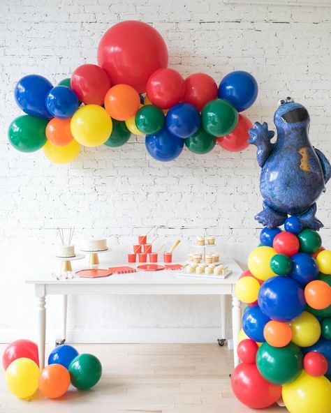 Cookie Monster Party Decorations, Floating Balloons, Cookie Monster Party, Balloon Tassel, Cookie Monster Birthday, Party Mix, Boy Birthday Party Themes, Sesame Street Birthday Party, Sesame Street Party