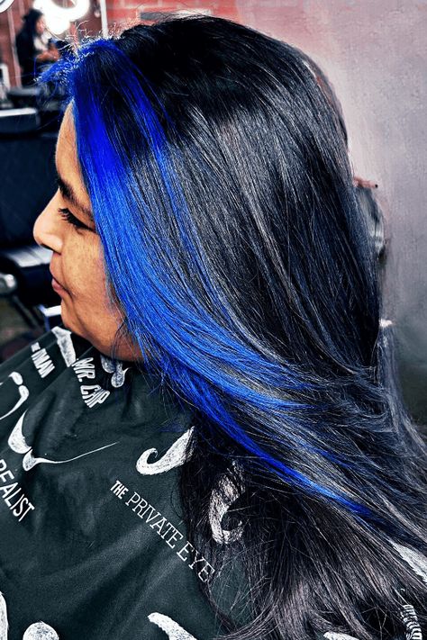 jet blue black hairstyles, sophisticated hair, edgy hair colors Jet Blue Black Hair, Electric Blue Highlights, Electric Blue Hair, Heavy Highlights, Dramatic Hair Colors, Blue Black Hair Color, Dark Black Hair, Blue Black Hair, Dramatic Hair