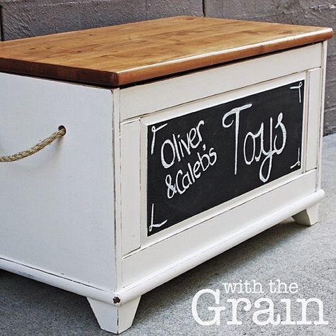 Wooden Painted Children's Toy box in Aged White with chalkboard front Toy Box Paint Ideas, Painted Toy Chest, Painted Toy Boxes, Girls Toy Box, Childrens Toy Boxes, Chest Ideas, Furniture Flipping, Furniture Flip, Painted Designs