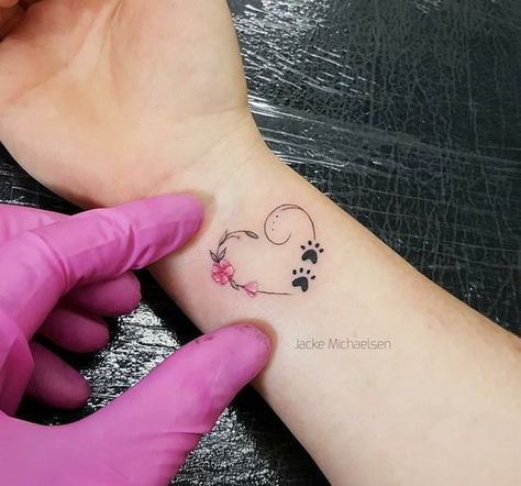 Tattoo Diy, Pawprint Tattoo, Herz Tattoo, Marvel Tattoos, Paw Tattoo, Tasteful Tattoos, Inspiration Tattoos, Cat Tattoos, Disney Tattoo