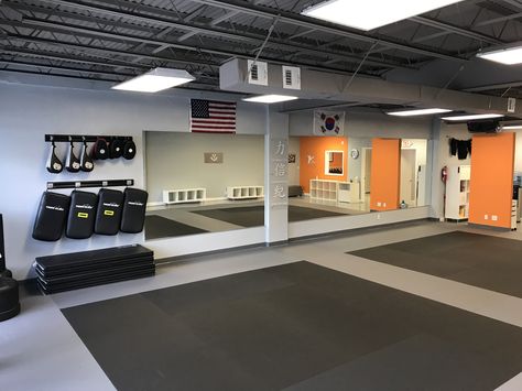 Karate School Taekwondo Gym Design, Karate School Design, Karate Studio Design, Martial Arts School Interior, Martial Arts Studio, Karate Dojo Design, Dojo Aesthetic, Dojang Design, Karate Gym