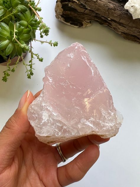 Descendants Oc, Raw Rose Quartz, Quartz Crystals, Rose Quartz Crystal, Quartz Rose, Healing Crystal, Crystals And Gemstones, Stones And Crystals, Quartz Crystal