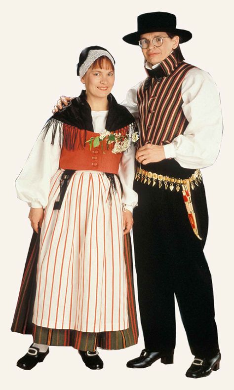 costumes-finlande-karstula Traditional Irish Clothing, Finnish Costume, Scandinavian Costume, Irish Clothing, Celtic Traditions, Folk Clothing, Folk Design, Folk Festival, National Dress