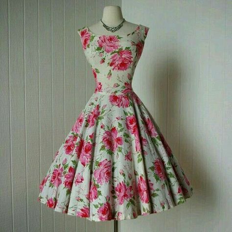 Rockabilly Dresses, Vintage 1950s Dresses, Pin Up Dresses, Scooped Neckline, Retro Mode, Dress Designer, Vestidos Vintage, 50s Dresses, 1950s Dress