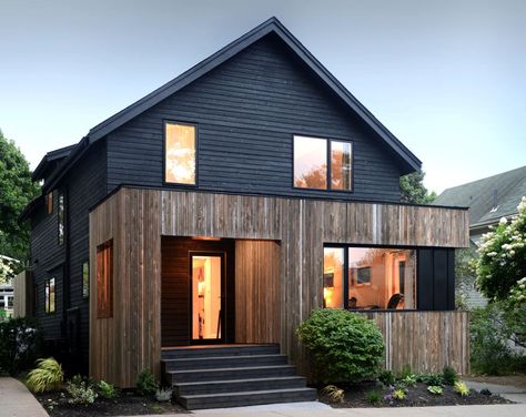 Houses With Black Cladding That Are in Harmony With their Surroundings Modern Scandinavian House, Black Cladding, Minimalist Dekor, House Cladding, Farmhouse Modern, Interior Minimalista, Traditional Building, Exterior Ideas, Design Exterior