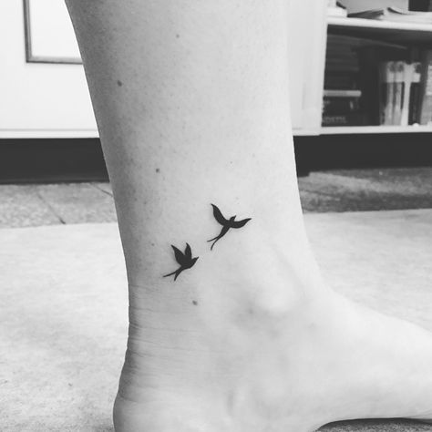 Bird Tattoos For Women Leg, Bird Ankle Tattoos For Women, Micro Bird Tattoo, Free Bird Tattoos For Women, Bird Tattoo On Leg, Bird Tattoo Ankle, Little Bird Tattoos For Women, Bird Tattoo Leg, Tattoo Golondrina