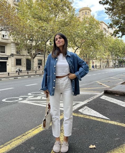 White Jeans And Jean Jacket Outfit, Light Blue Jeans Summer Outfit, Oversized Blue Jean Jacket Outfits, Blue Jean Jacket Outfits Spring, White Denim Fall Outfit, Dark Blue Jeans Jacket Outfit, Navy Tshirt Outfit Women, White Denim Jacket Outfit Winter, Denim Jacket Spring Outfit