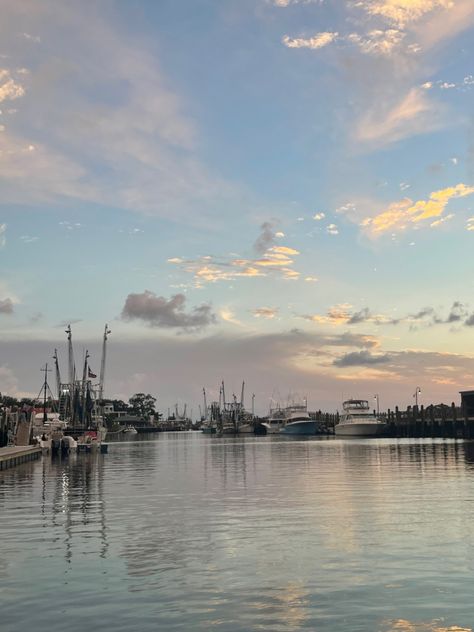 Shem Creek, Shem Creek Charleston, Beaufort South Carolina Aesthetic, Charleston Sc Asthetic, South Carolina Ocean, Charleston Sc Downtown, Sunset In Charleston, Summer Romance, Charleston South Carolina