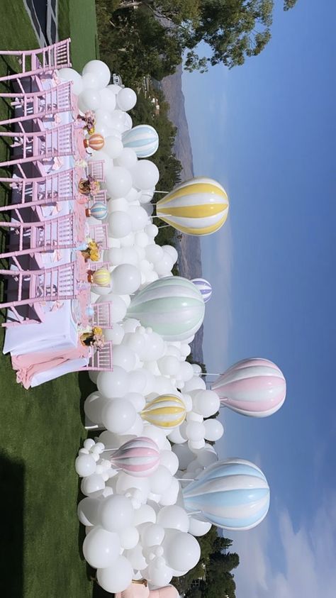 Hot Air Balloon Theme Party Decoration, Pastel Hot Air Balloon Party, Hot Air Balloon Themed Birthday Party, Balloon Walkway Entrance, Single Balloon Centerpiece, Pastel Balloon Decorations, Hot Air Balloon Birthday Theme, Cloud 9 Birthday Party Ideas, Pastel Baby Shower Ideas