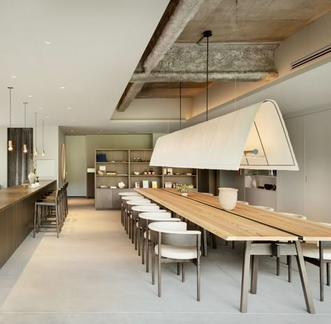 Keiji Ashizawa, Japanese Restaurant Design, Korean Cafe, Interior Minimal, Victoria House, Communal Table, Interior Elements, Cafe Shop Design, Restaurant Tables