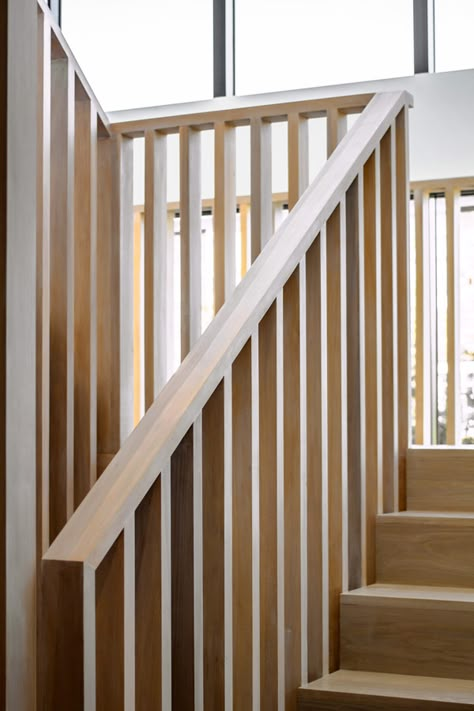 Interior Stair Railing, Interior Railings, Types Of Stairs, Staircase Handrail, House Staircase, Staircase Railing, Stair Railing Design, Stairs Design Modern, Stair Handrail