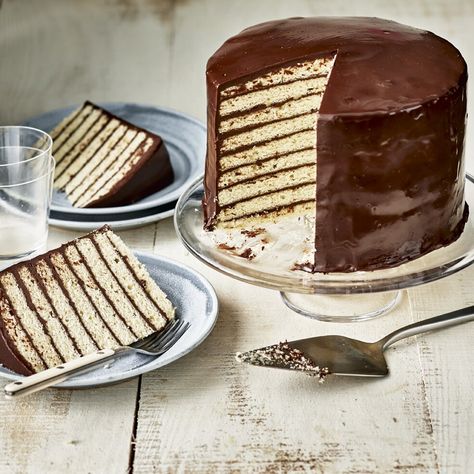 Nine buttery, vanilla-flavored cake layers are separated with a not-too-sweet ganache icing in this showstopper Smith Island cake. Smith Island Cake Recipe, Island Cake Recipe, Smith Island Cake, January Mood, Ganache Icing, Island Cake, Duncan Hines, Popular Desserts, Pumpkin Butter