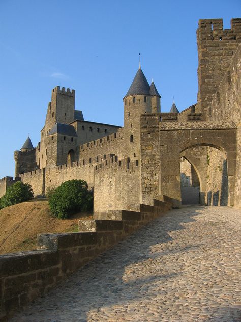 Castles France, Carcassonne France, Trading Places, Chateau Medieval, Castle Mansion, French Castles, Abandoned Castles, Chateau France, Castle Ruins