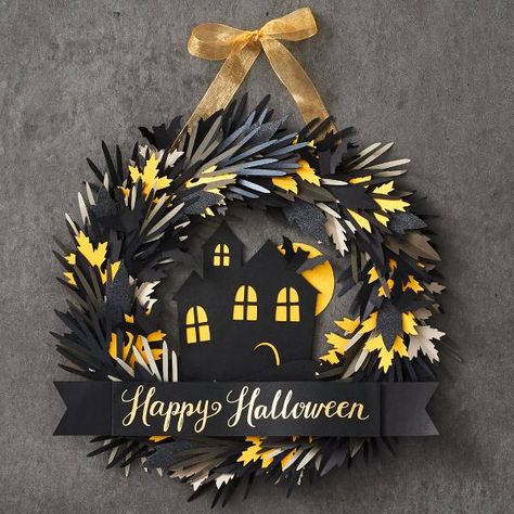 Paper Wreath Diy, House Wreath, Paper Flower Kit, Diy Scrapbook Paper, Wreath Kit, Casa Halloween, Halloween Wood Crafts, Diy Halloween Wreath, Halloween Crafts Decorations