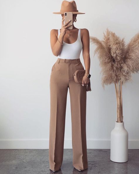 Camel Pants Outfit, Neutral Color Outfits, Khaki Pants Outfit, Khakis Outfit, High Waisted Pants Outfit, Zara Trousers, Casual Work Outfits Women, Slacks For Women, Active Outfits