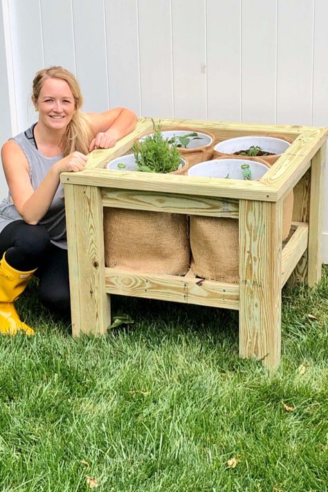 DIY 5 Gallon Bucket Planters - How To Grow A Garden Anywhere! Planter Box Plans, Planter Cover, Bucket Planters, Bucket Gardening, Garden Planter Boxes, Wooden Planter, Grow Vegetables, Christmas Planters, Garden Stand