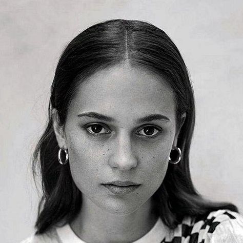 Alicia Vikander Daily on Instagram: "Alicia Love 💕 . . #aliciavikander" Alicia Vikander Photoshoot, Alicia Vikander Aesthetic, Alicia Vikander Oscars, Acotar Fancast, Alicia Coppola, Dr Face, Malibu Rising, The Danish Girl, Green Knight